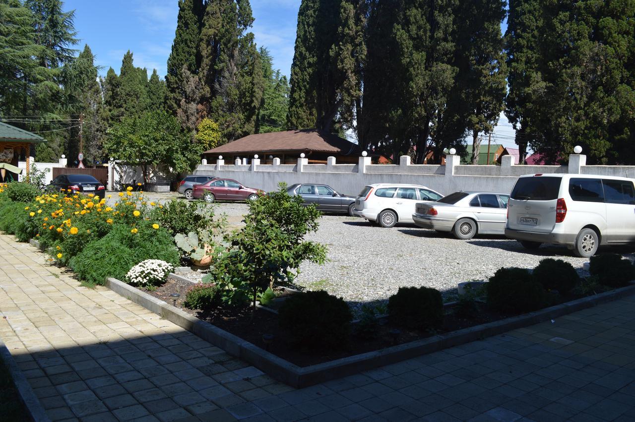 Hotel Kiparis Pizunda Exterior foto