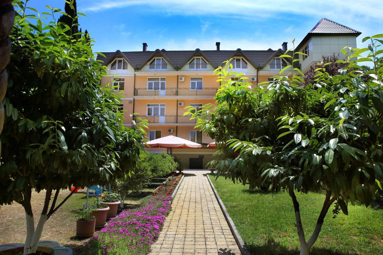 Hotel Kiparis Pizunda Exterior foto
