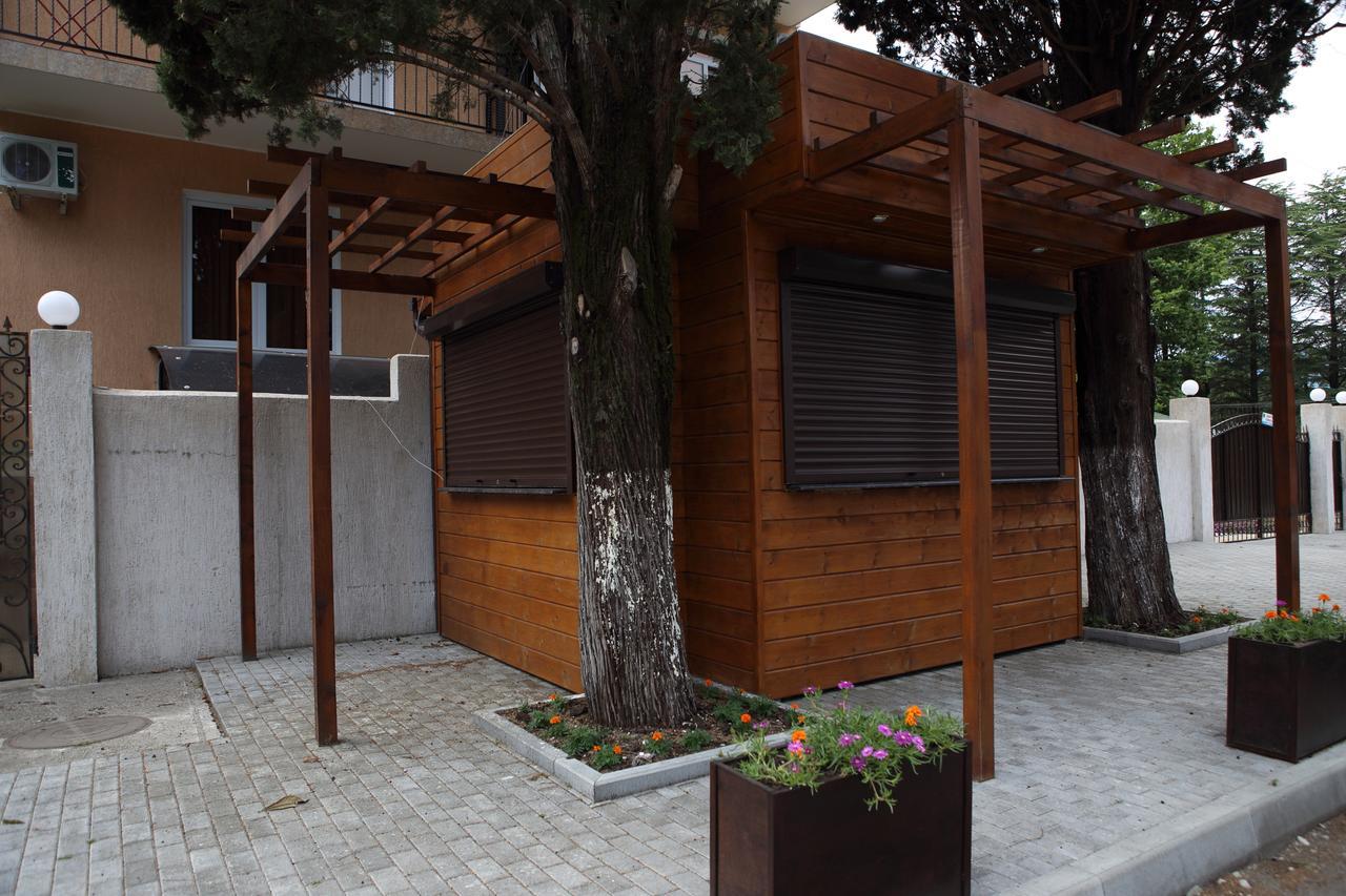 Hotel Kiparis Pizunda Exterior foto